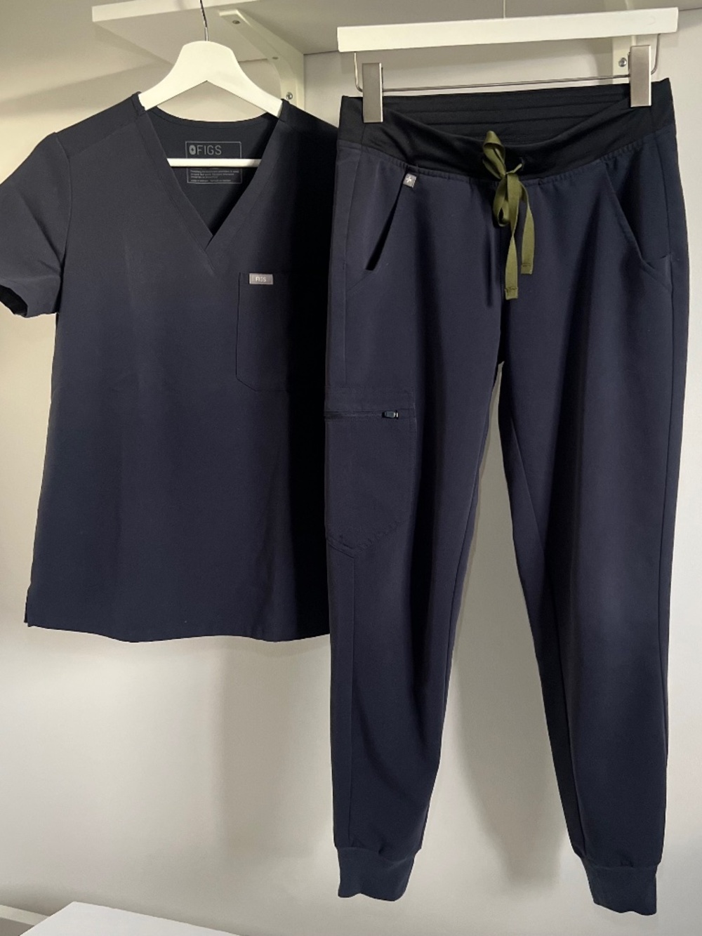 FIGS Quiet Navy set in XS/P